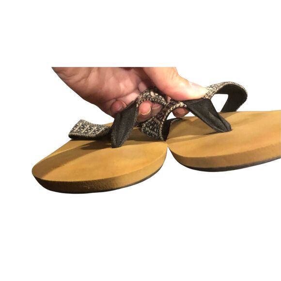 Billabong black and white woven thong sandal  Size 8  Woven Strap Sandals - Picture 5 of 5